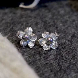 天然珍珠耳饰;天然珍珠胸饰;天然珍珠项饰