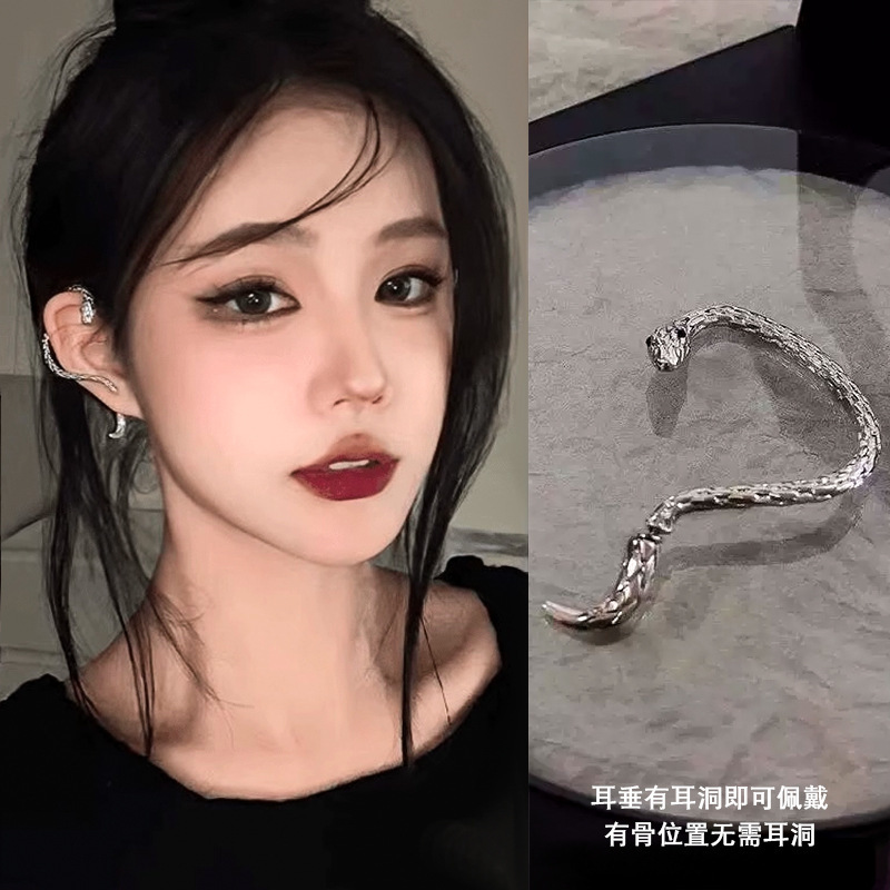 1#왼쪽 귀 뱀 모양의 랩 귀걸이
