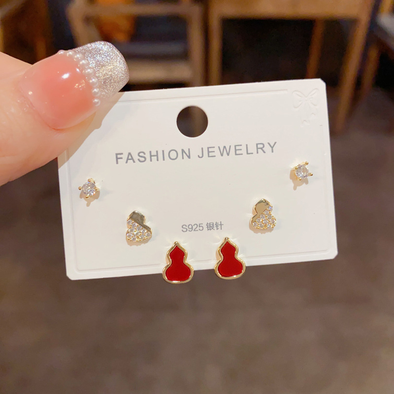 S925 aguja de plata micro incrustaciones de circón pendientes cortos pendientes de pelo corto japonés y coreano elegante todo-fósforo simple conjunto de tres piezas pendientes para las mujeres