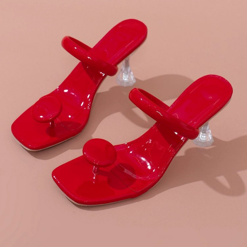 Внешняя торговля большие размеры сандалии женские летние 2024 новые тапочки квадратные головы склон каблуков мода повседневная лакированная кожа пляжная обувь женщина
