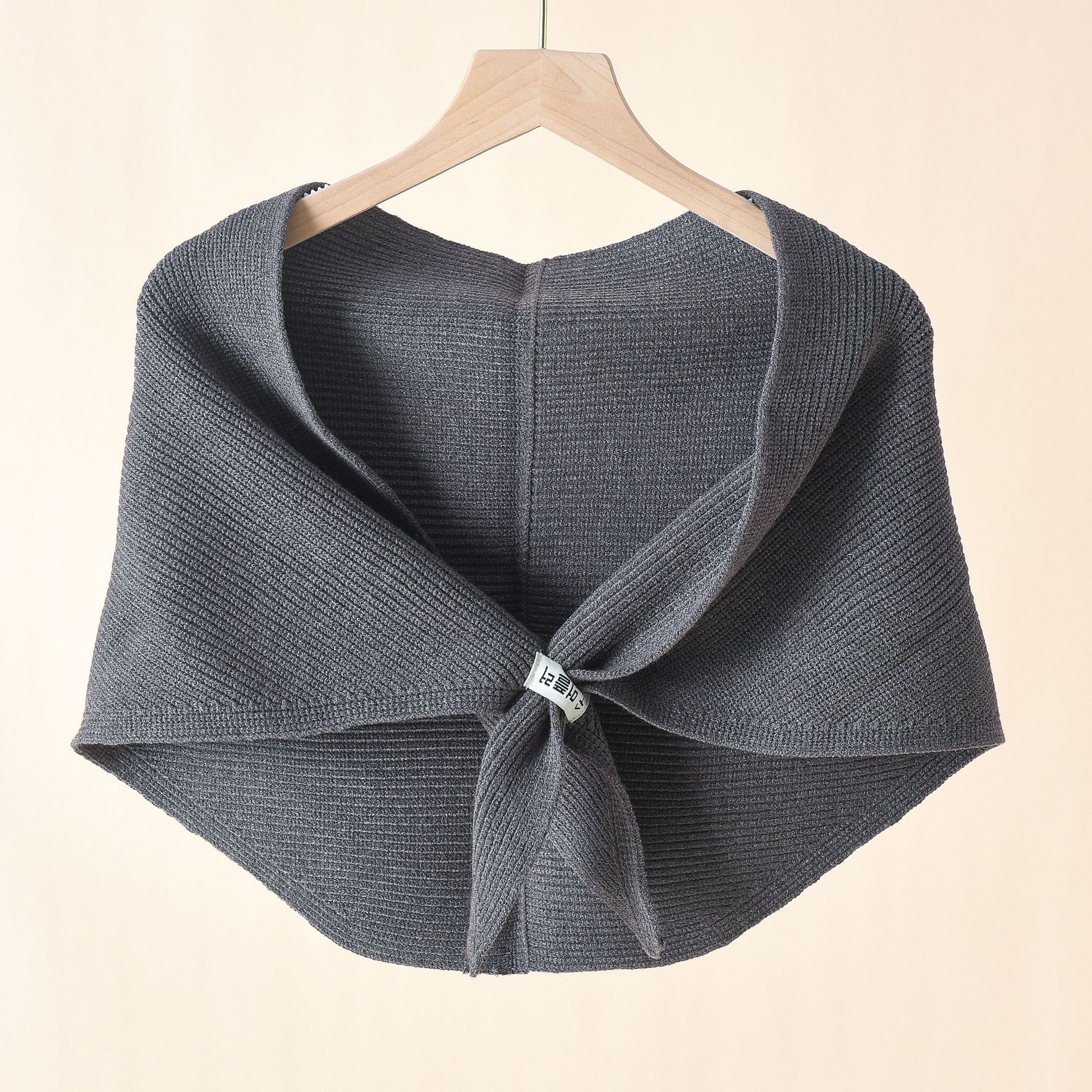 Gris oscuro