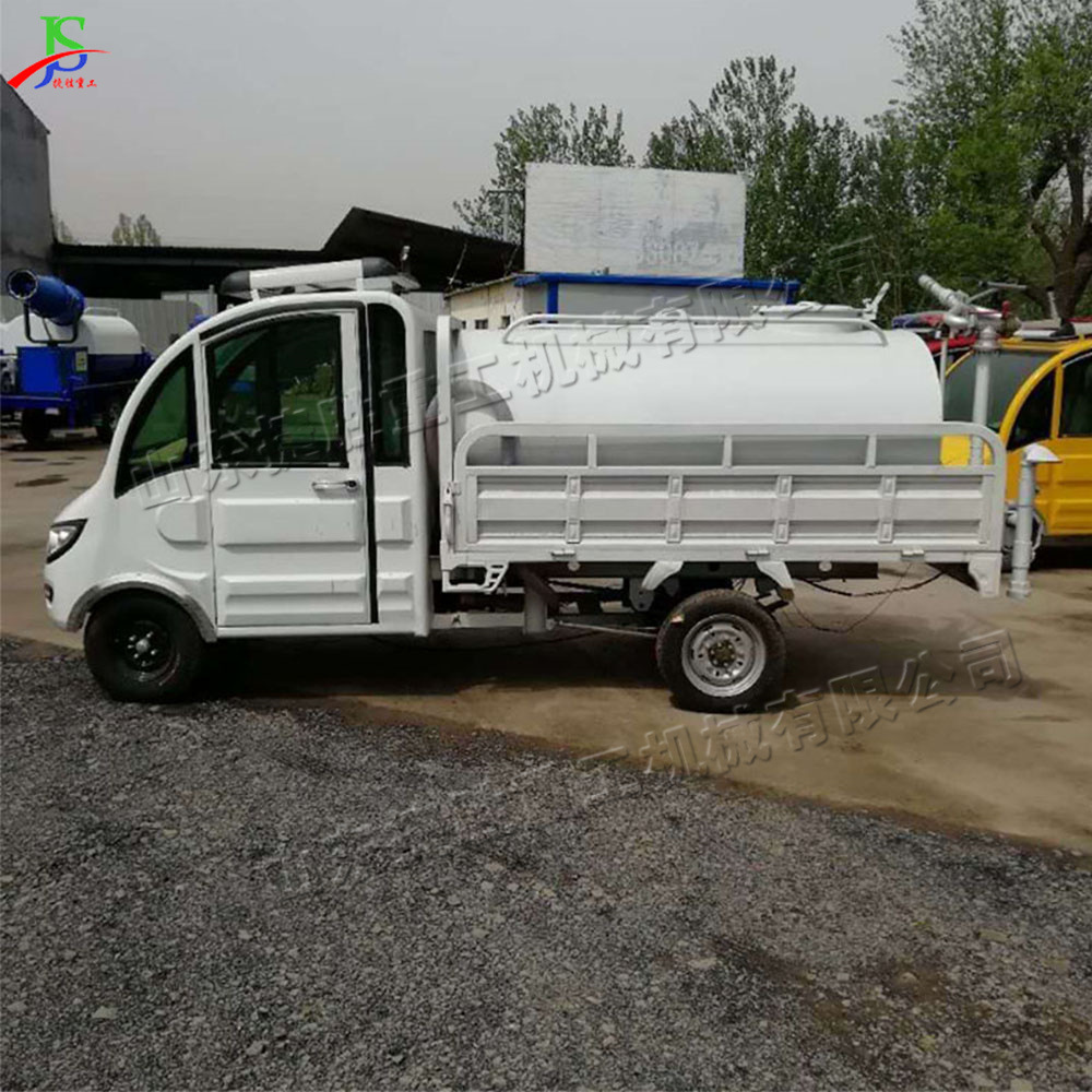 Aspersor eléctrico de cuatro ruedas tipo coche calle verde rociador de agua 1.5 comunidad cuadrada auto uso camión de cañón de niebla