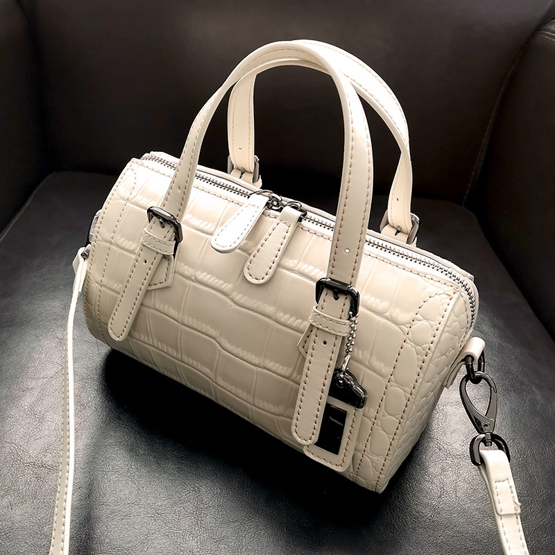 クロコダイル柄2025年新作ミニバッグ ショルダーバッグ ピローバッグ 本革ハンドバッグ レディースバッグ 人気 本革レディースバッグ ボストンバッグ