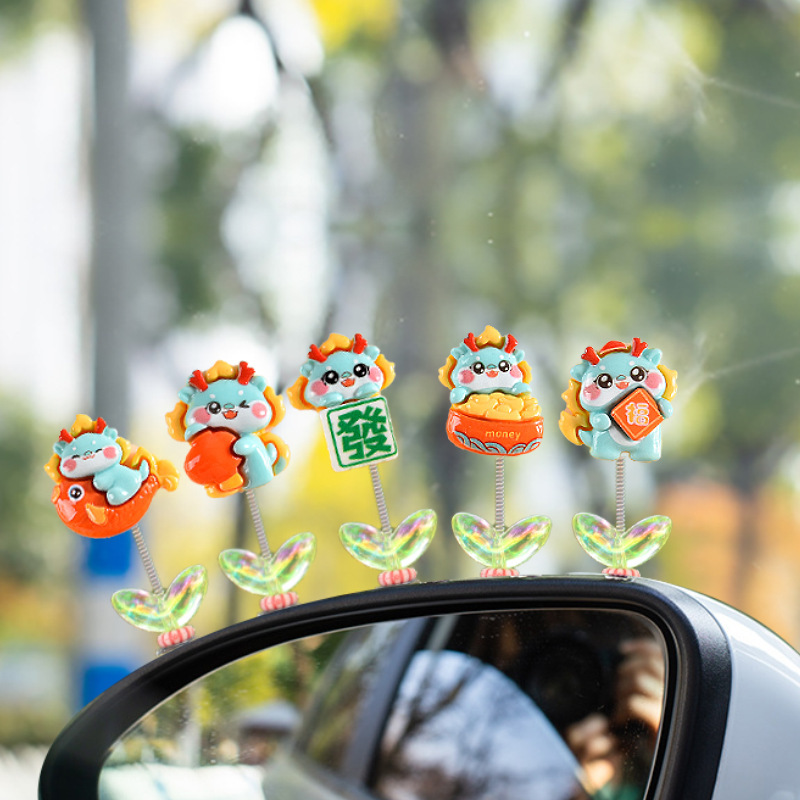 2024 Año del dragón Adornos pequeños sacudiendo la cabeza Decoración del automóvil Fa Cai Long Baby Adornos del automóvil Aromaterapia Xiaoqinglong Douyin