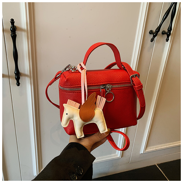 This year's popular simple hand-held small bag for women, the 2025 new women's single-shoulder bag, is elegant and fashionable, a crossbody small bag undefined