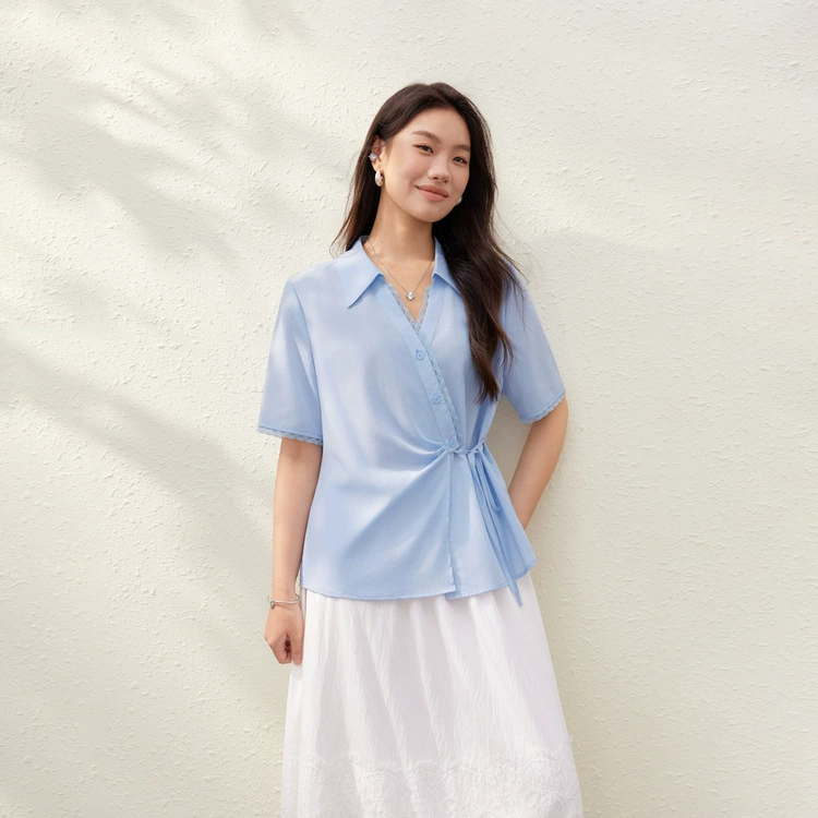 [Дизайнерская кружевная рубашка на шнуровке с небольшим v-образным вырезом из чистого хлопка] Тонкая и красивая женская одежда больших размеров, летний новый стиль, толстый мм