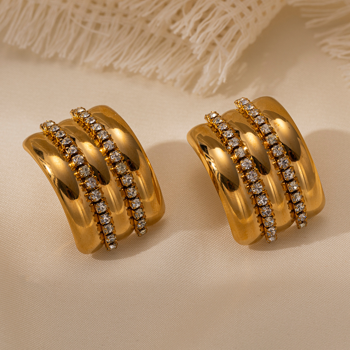 Taina europa y americana pendientes de acero inoxidable lujo ligero nicho personalidad versátil gota de agua pendientes de diamante de titanio acero no se desvanece mujer
