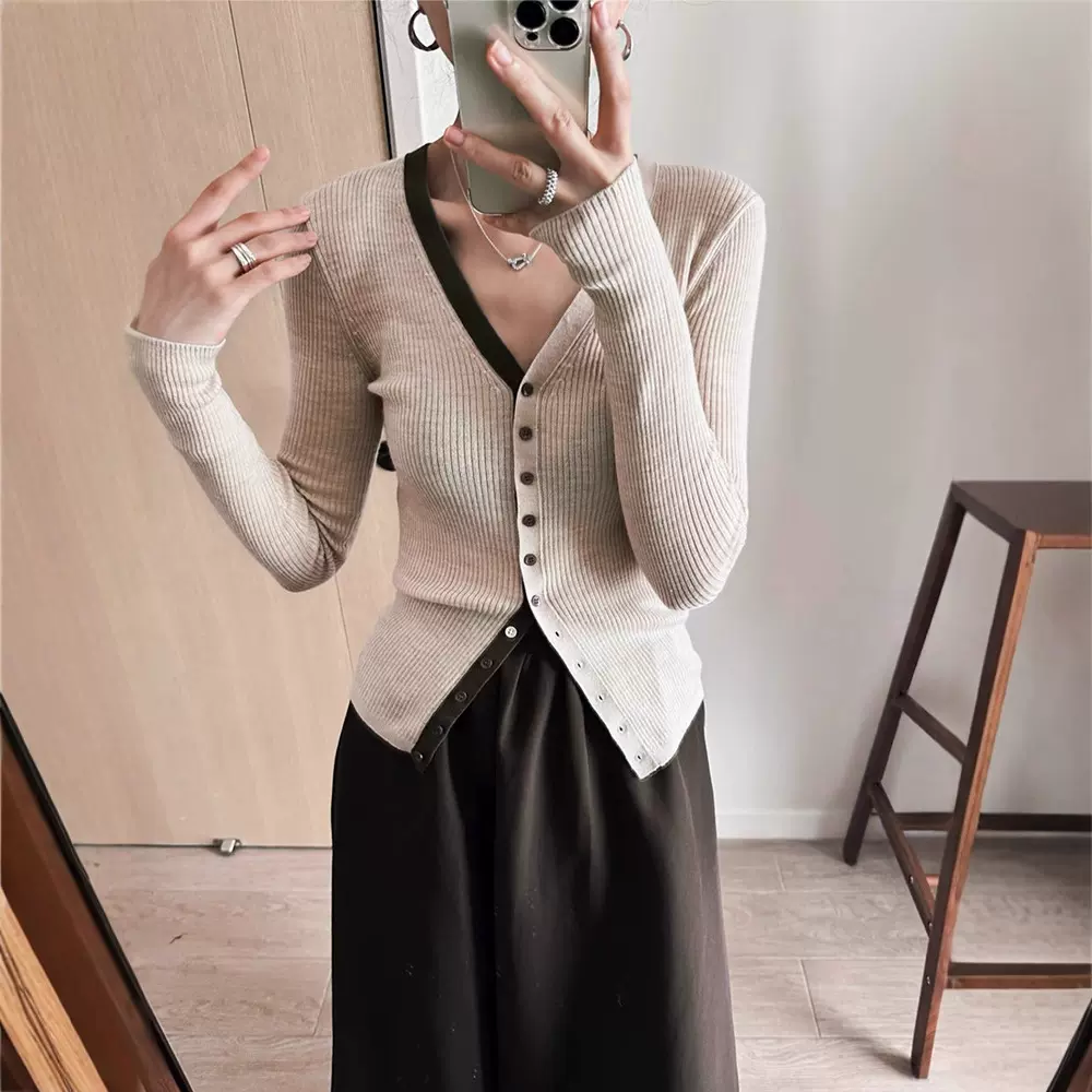 四媛 羊毛V领撞色针织开衫长袖25秋季新款修身显瘦气质上衣9339