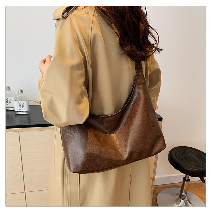 Large-capacity commuter bag for women, 2024 new style, fashionable and retro single-shoulder bag, casual and versatile, underarm tote soft leather bag undefined
