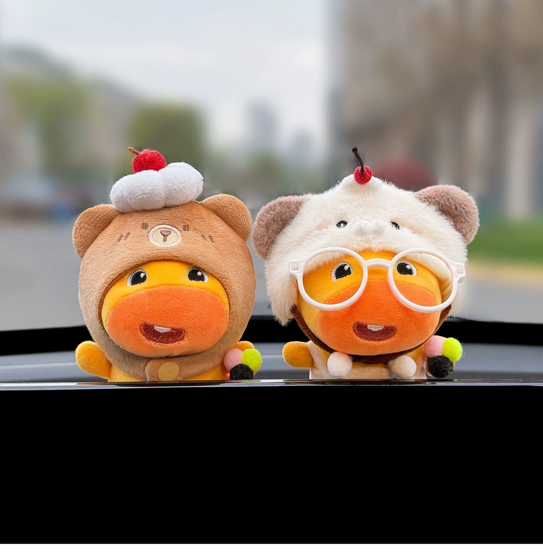 Authentic Capybara Lulu Car Ornament, Car Dashboard Display Screen Decorative Doll, Interior Car Accessory Figurine