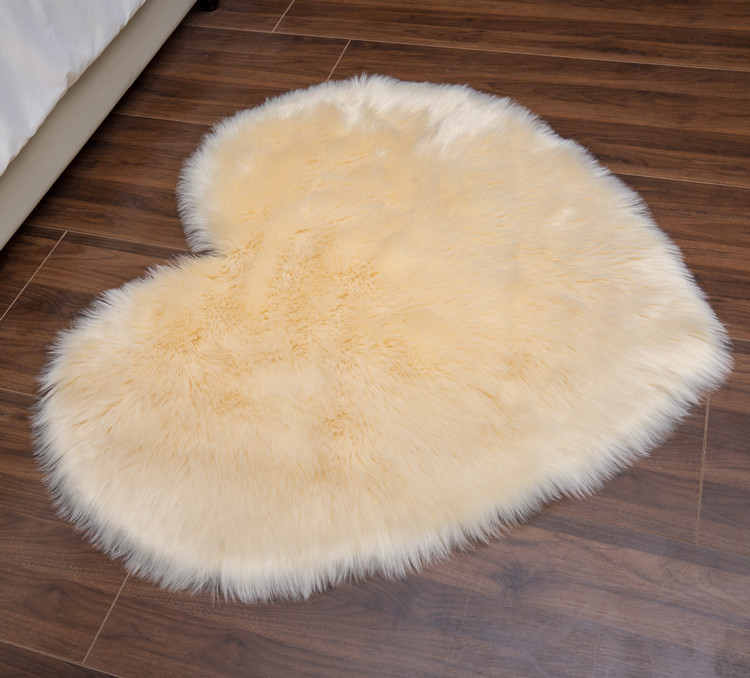 Pink Plush Heart-Shaped Carpet, Bedroom Bedside Floor Mat, Living Room Coffee Table Mat, Imitation Wool Decoration
