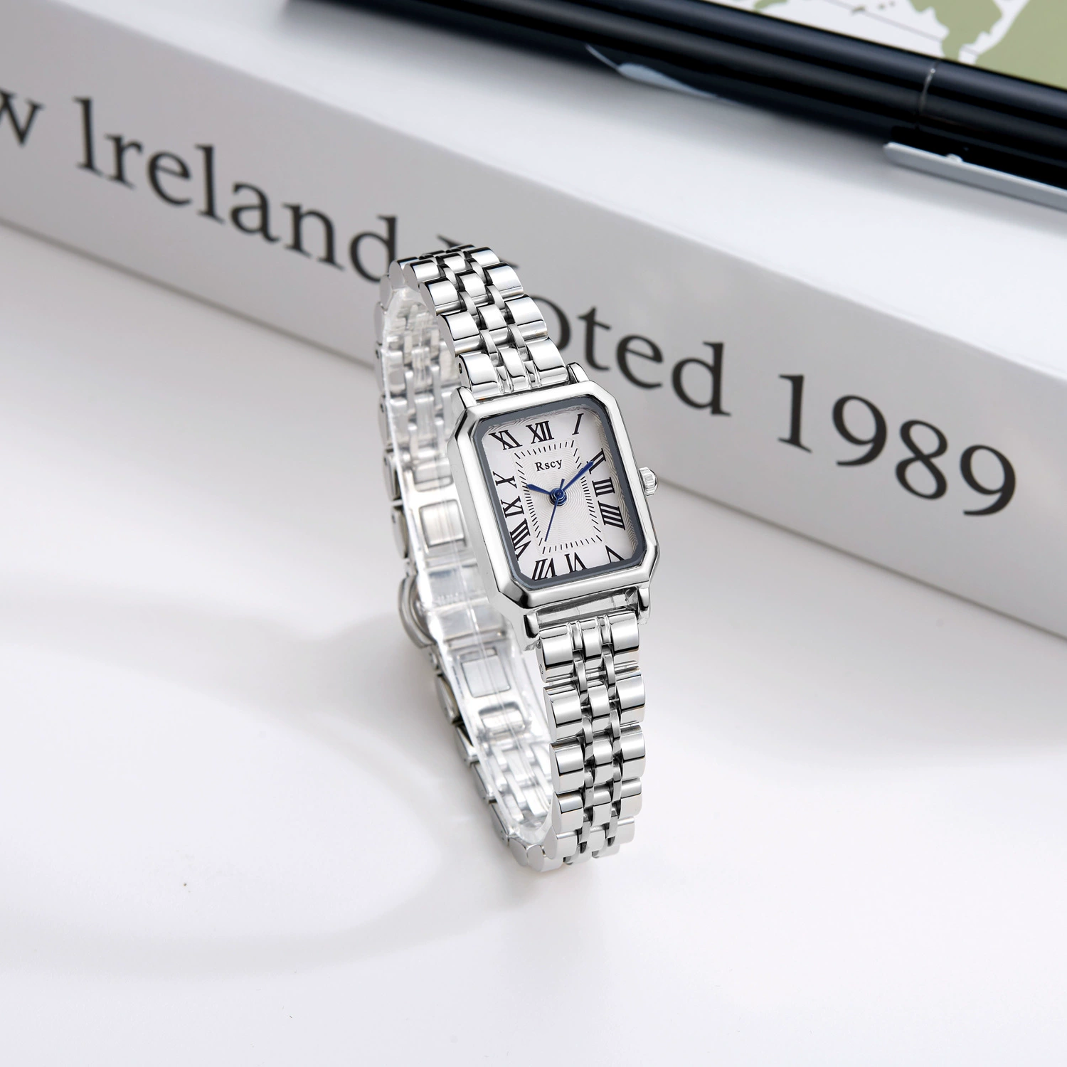 Retro Watch with Strap, Light-Luxury Student Style, Compact 18 cm, Multiple Dial Colors