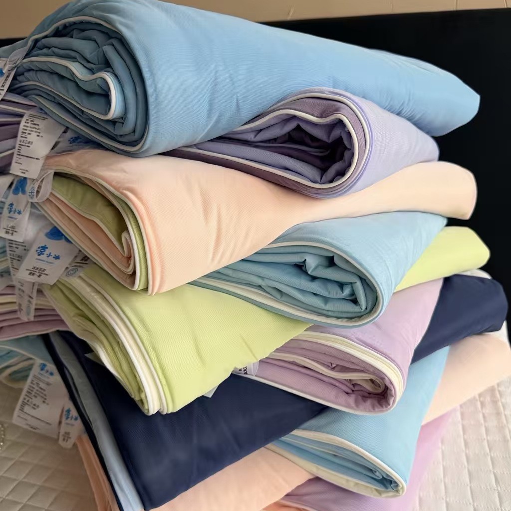 Class a Cooling Silk Ice Cream Summer Quilt, Summer Single Cooling Air Conditioning Quilt, Small Ice Skin Summer Cooling Quilt, Gift Summer Quilt