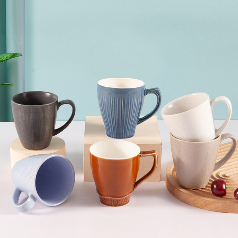 Porcelana de pelo flojo línea de loto marca taza de pareja taza de cerámica creativa simple taza de agua doméstica taza de cerámica