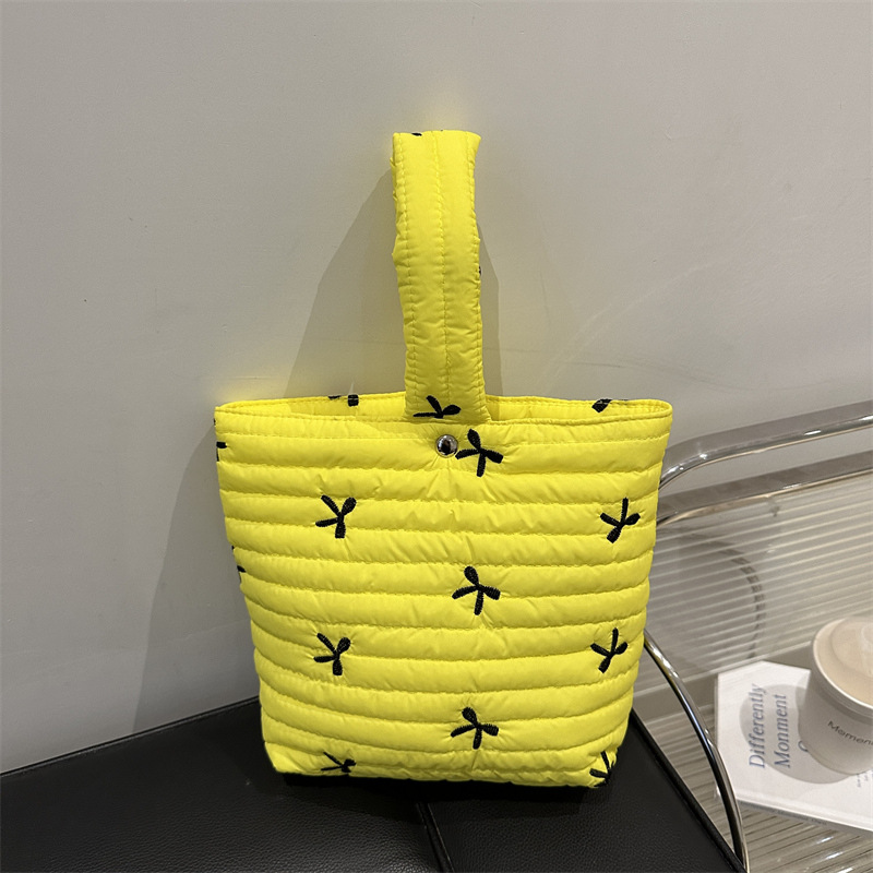 Moda coreana pequeña y fresca bolsa de bordado de arco de invierno 2024 nueva bolsa de maquillaje a rayas de diseño de nicho