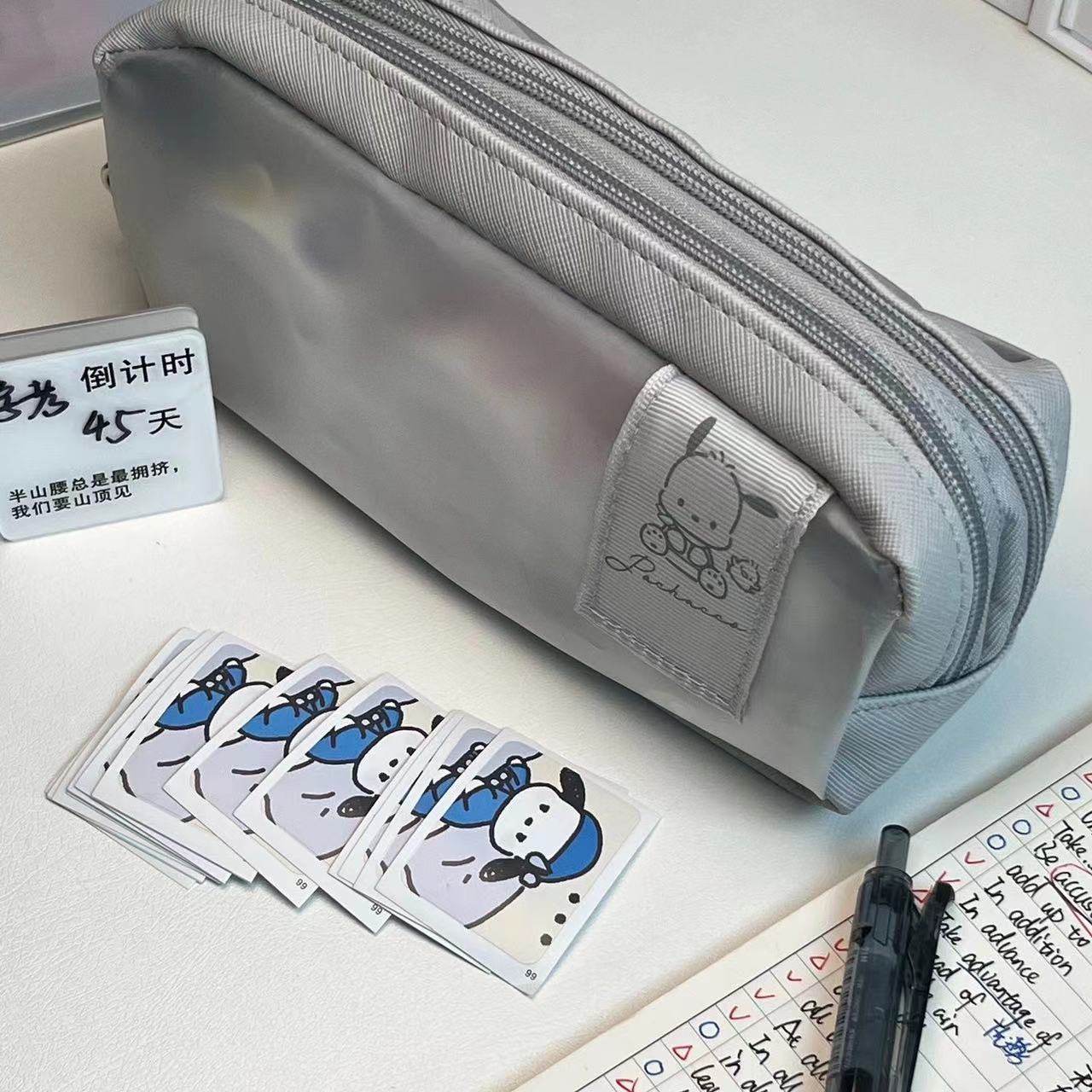 Pequeño Libro Rojo mismo estilo Pacha perro lápiz caso Snoopy gran capacidad estudiante multi-funcional sándwich papelería almacenamiento lápiz caso