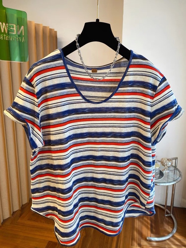 韓国薄いストライプ Tシャツレディース半袖 2025 新しいルーズカジュアル多用途大きなネックライン超低深 U トップ夏|undefined