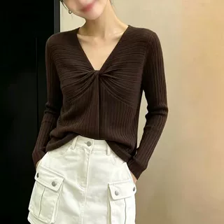 2026秋新款韩系高级感扭结v领针织衫长袖女宽松显瘦通勤遮肉上衣