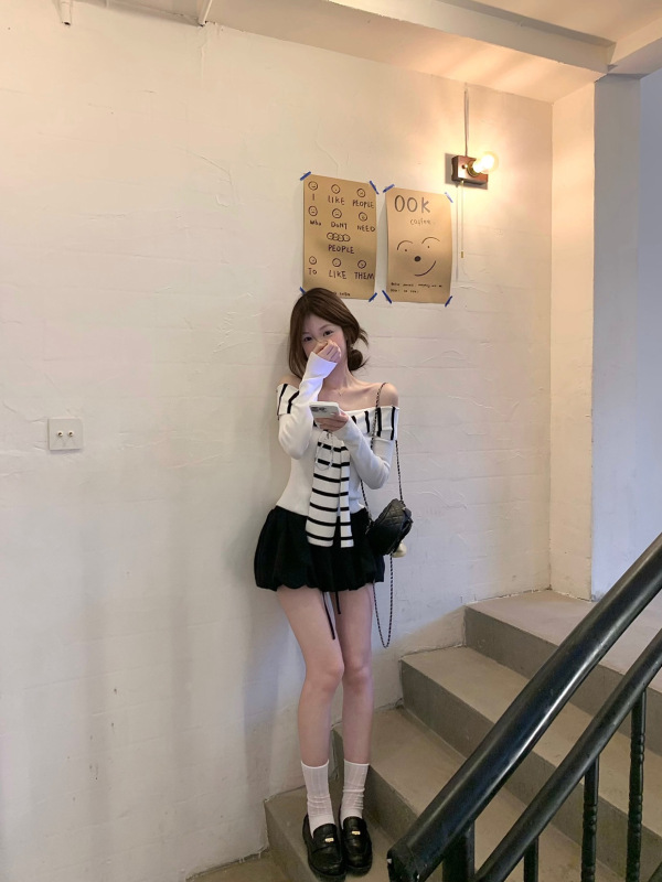 韩系条纹飘带拼接一字肩长袖t恤女秋季2025新款修身收腰辣妹上衣|undefined