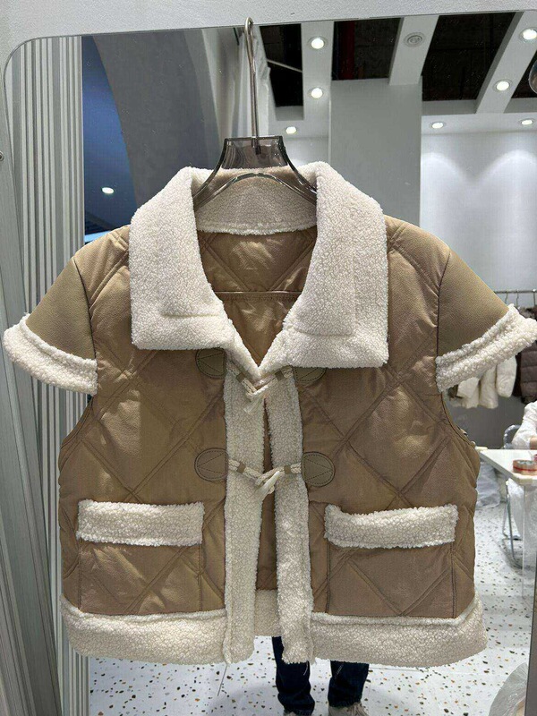 2025 Autumn New Korean Style Lamb Wool down Vest for Women, Chanel-Style Lapel with Elegant Horn Buttons, Pu Leather Vest 2025 Autumn New Korean Style Lamb Wool down Vest for Women, Chanel-Style Lapel with Elegant Horn Buttons, Pu Leather Vest