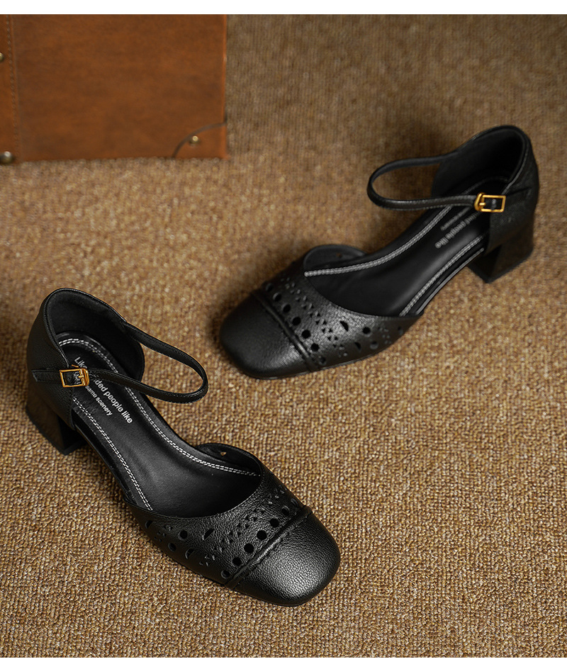 Sandal nữ da dê chạm trổ hoa văn, gót vuông 4,5 cm, mũi vuông hở — đen chi tiết 13
