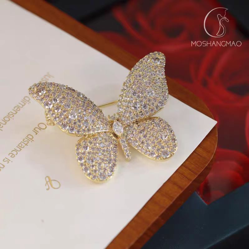 Tweed Style Sparkling Diamond Butterfly Brooch for Women, Niche Elegant Suit Pin, High-End and Exquisite Corsage