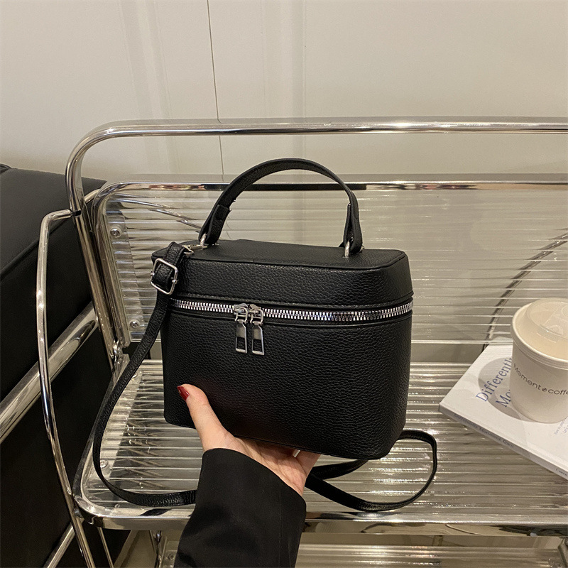 Bolsos para mujer nuevo estilo 2025 primavera nicho todo-fósforo bolso de mensajero de moda de hombro patrón de lichi bolso de cubo de lujo ligero