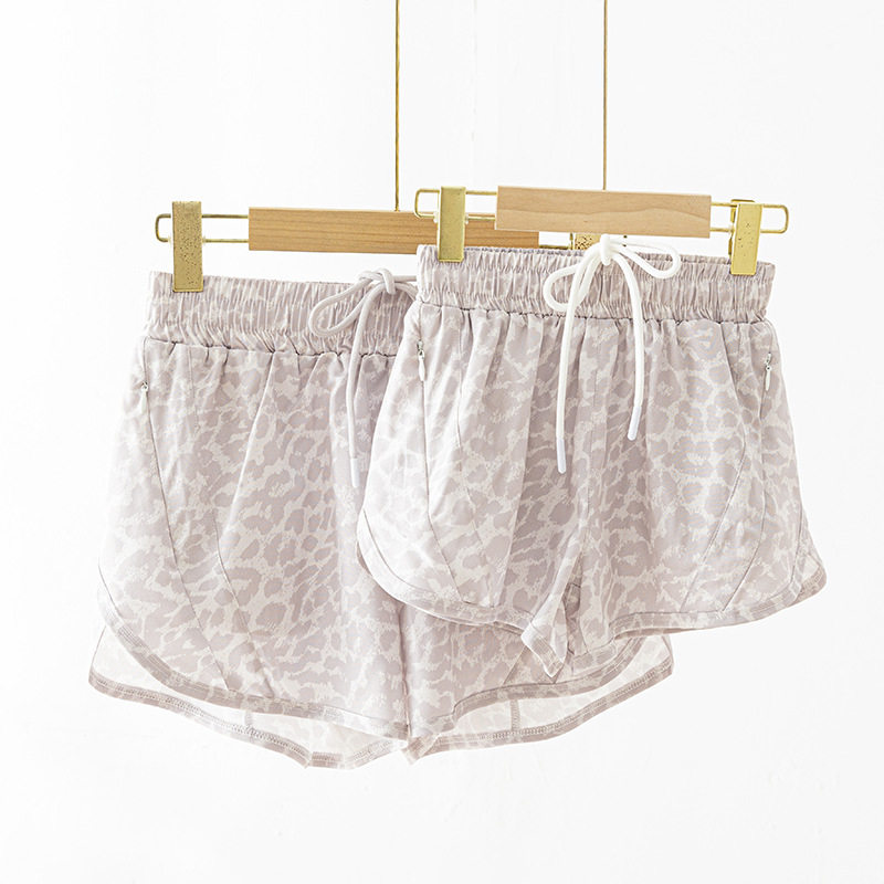 실버 그레이 레오파드 프린트