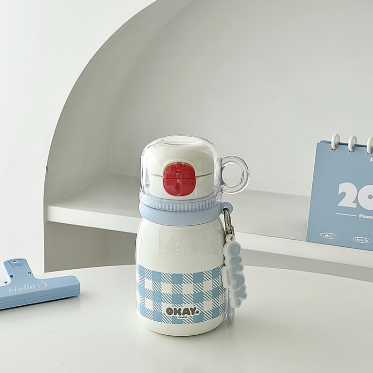 Una taza de tres bebidas taza de cubierta de agua potable taza de paja de acero inoxidable taza de agua portátil pequeña para niñas de alto valor facial