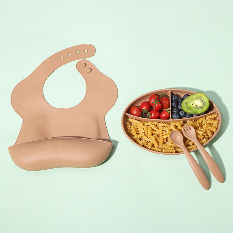 분리 접시 + 포크 스푼 + 턱받이 다크 브라운