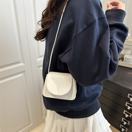 2025 summer new trend fashionable and personalized women's shoulder bag this year is popular and fashionable diagonal saddle bag