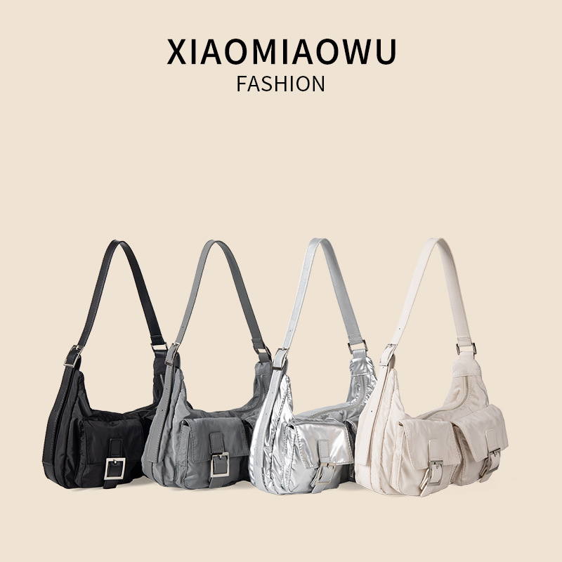 Borsa a tracolla in nylon versatile casual per ragazze di alta qualità, multitasche per motociclette da donna con una moda di nicchia, nuova_voghion.com