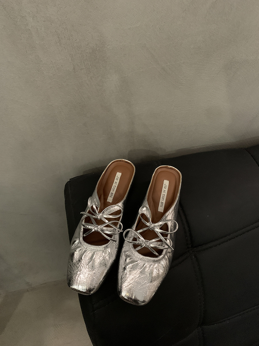 Inner realce bowknot plateado puntera medio arrastre zapatos de mujer moda exterior 2025 nuevas sandalias Mary Jane de verano