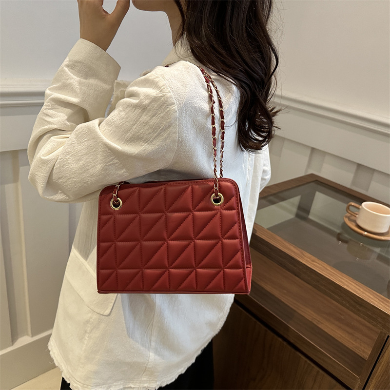 Este año, la popularidad de la bolsa 2024 nueva moda de verano, bolso de hombro, nicho de alta calidad, bolso de hombro universal