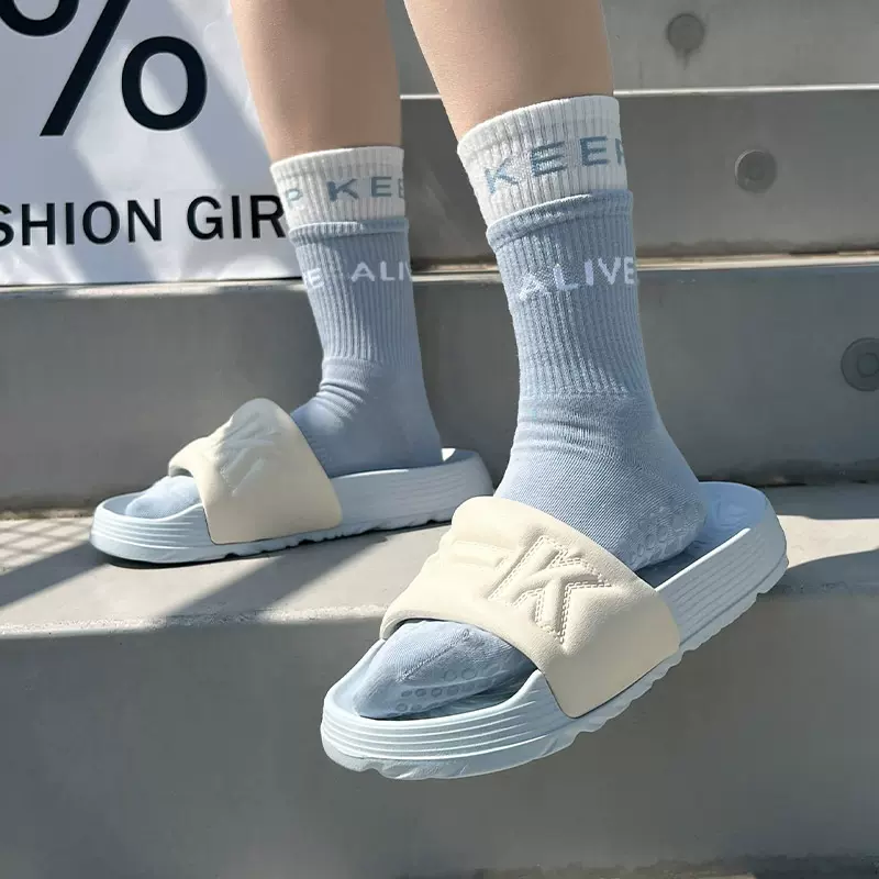 2025新款春夏新品时尚潮流休闲运动双色情侣凉拖鞋居家外穿一字拖