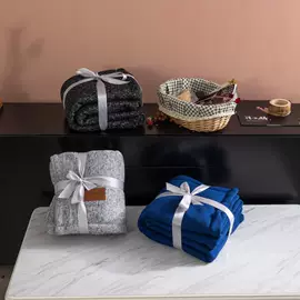 绒毯;夏凉被;浴巾、沙滩巾