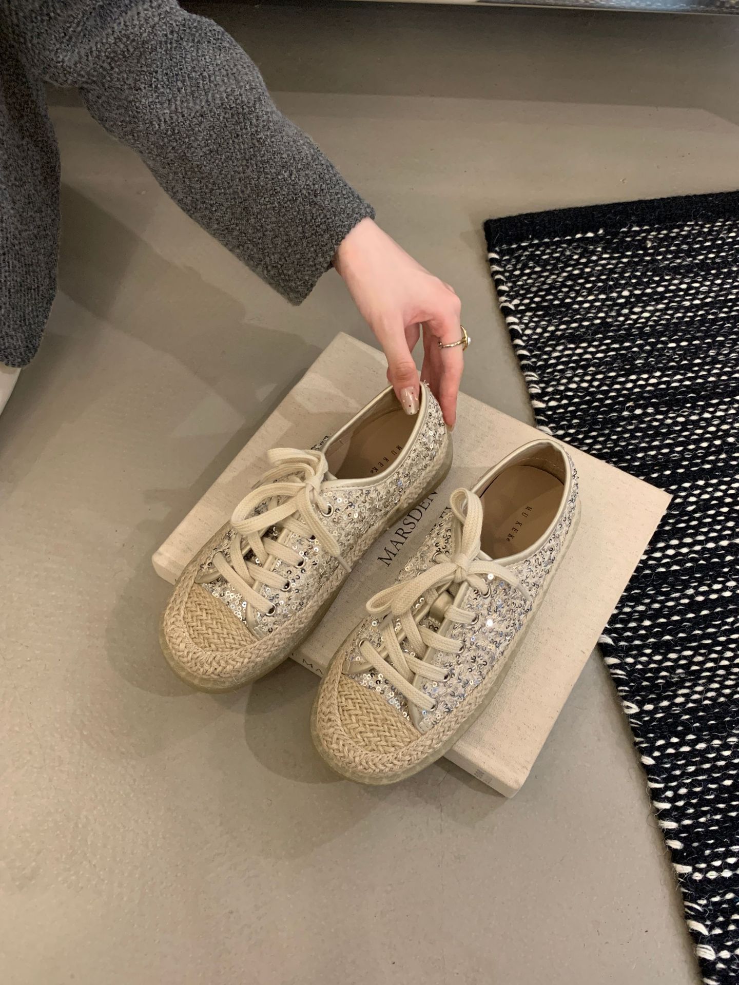 French-style High-end Straw-woven Thick-soled Lace-up Sequined Fisherman For Women, Slip-on Loafers, Fashionable Casual_vogvips.com