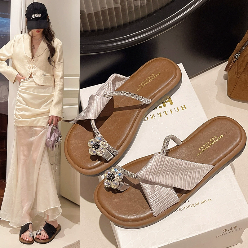 Сетка красная мода фея ветровой палец холодные тапочки дамы лето 2025 новый внешний наклон на буксире тапочки