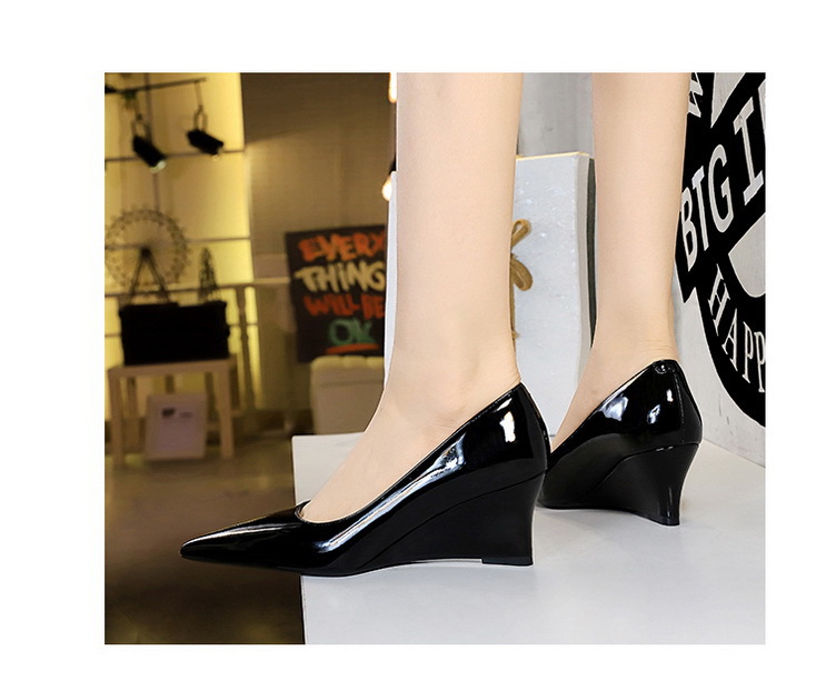 Spitze Damen High Heels Aus Lackleder Als Elegante Abendschuhe_voghion.com