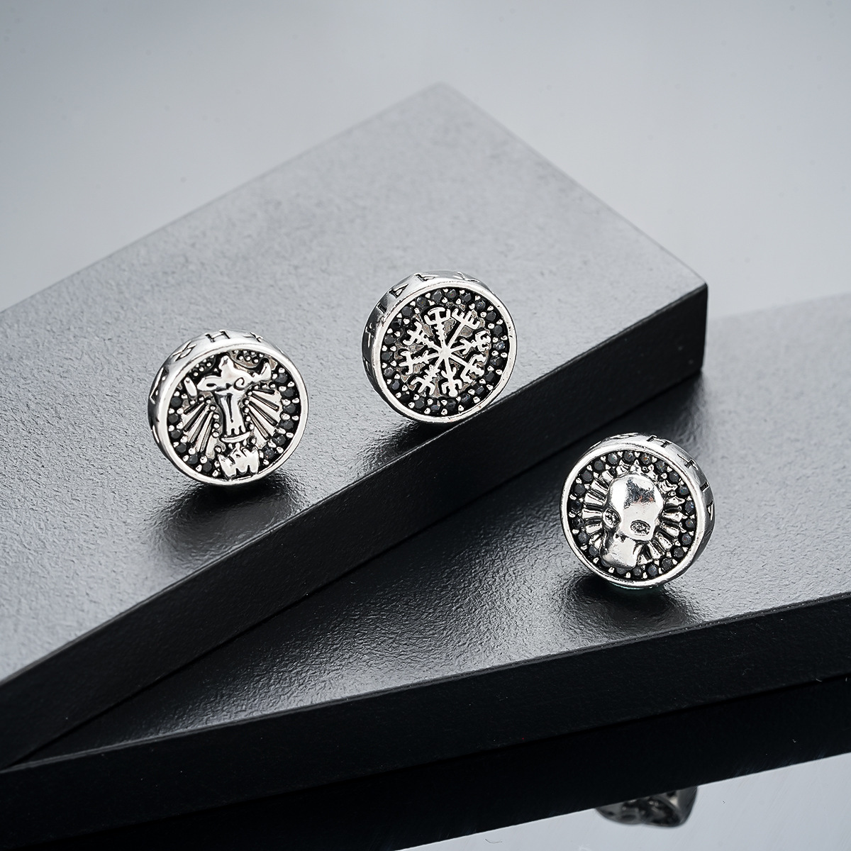 Clip magnetiche per uomo, polsini alla moda per donna, gioielli per orecchie non forate dal design unico_voghion.com