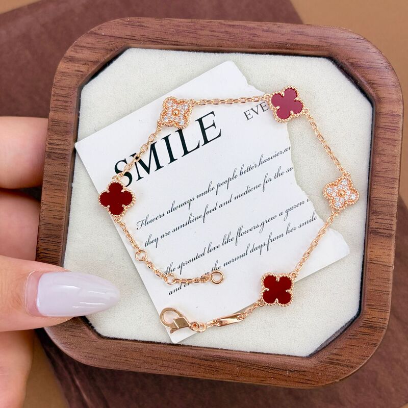 Rose Gold Champagne Gold Mini Four-Leaf Clover Natural White Mother-Of-Pearl Full Diamond Five-Flower Bracelet for Women, Light Luxury Jewelry Wholesale Rose Gold Champagne Gold Mini Four-Leaf Clover Natural White Mother-Of-Pearl Full Diamond Five-Flower Bracelet for Women, Light Luxury Jewelry Wholesale