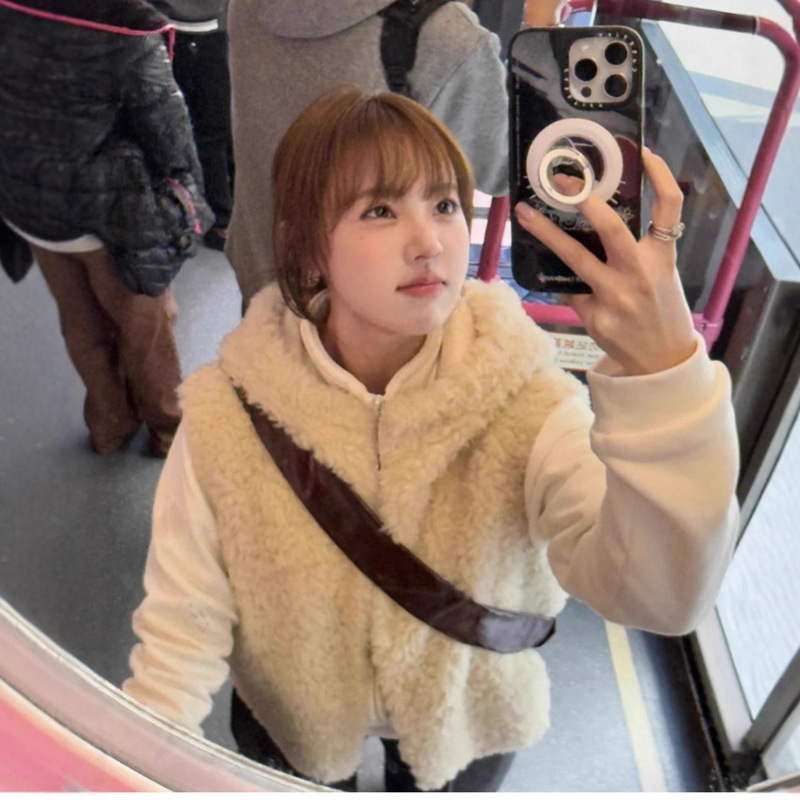 Hooded Fur One-Piece Fur Vest for Women 2025 Winter New Lamb Plush Vest Vest with Fur Outwear