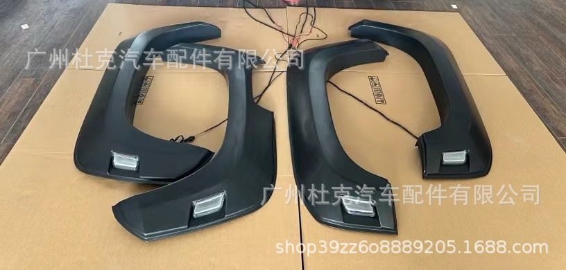 Suitable for 2024 2025 Mitsubishi Triton L200 Pickup Truck Abs Wheel Arches with Light Decoration and Widened Mudguards