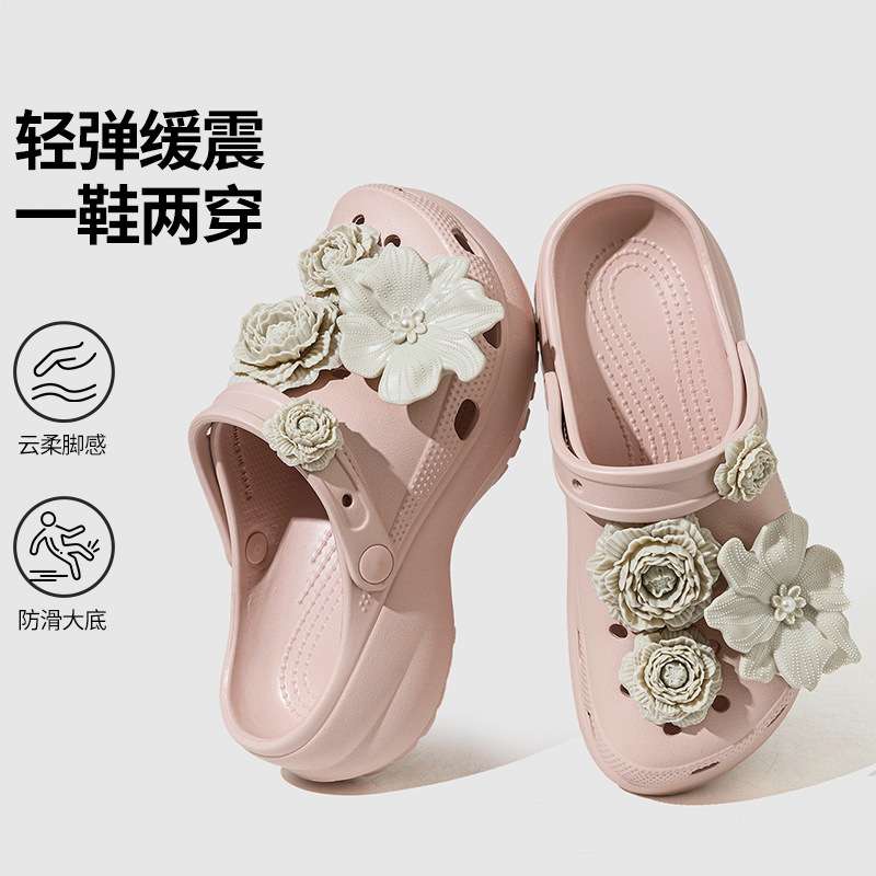 Cloud-themed clogs with a premium feel, featuring soft petals, DIY detachable buckles, and 3D floral details. These trendy women's clogs are perfect for summer.