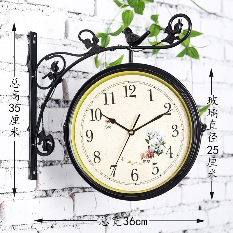 Nórdico creativo Reloj de pared hogar simple moderno reloj adornos de hierro Reloj de pared Retro reloj decorativo Reloj de pared de doble cara