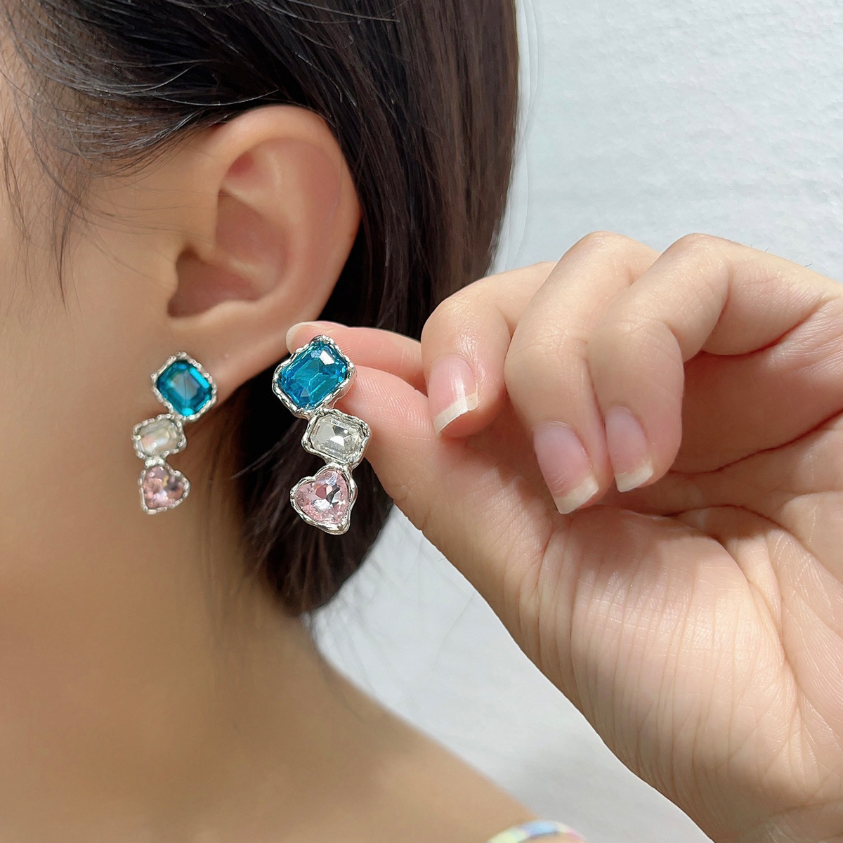 Sweet Geometric Square Heart Shape Alloy Inlay Crystal Women's Drop Earrings display picture 2