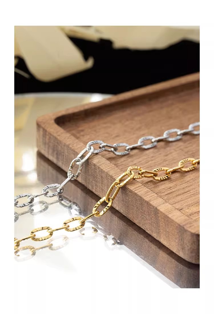 European Gold Embossed Link Bracelet Minimalist Thin Design_voghion.com