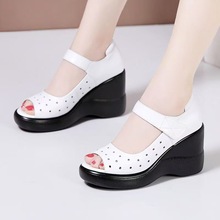 夏季凉鞋女外穿软皮镂空洞洞鞋坡跟鱼嘴鞋女厚底凉靴中高跟罗马鞋