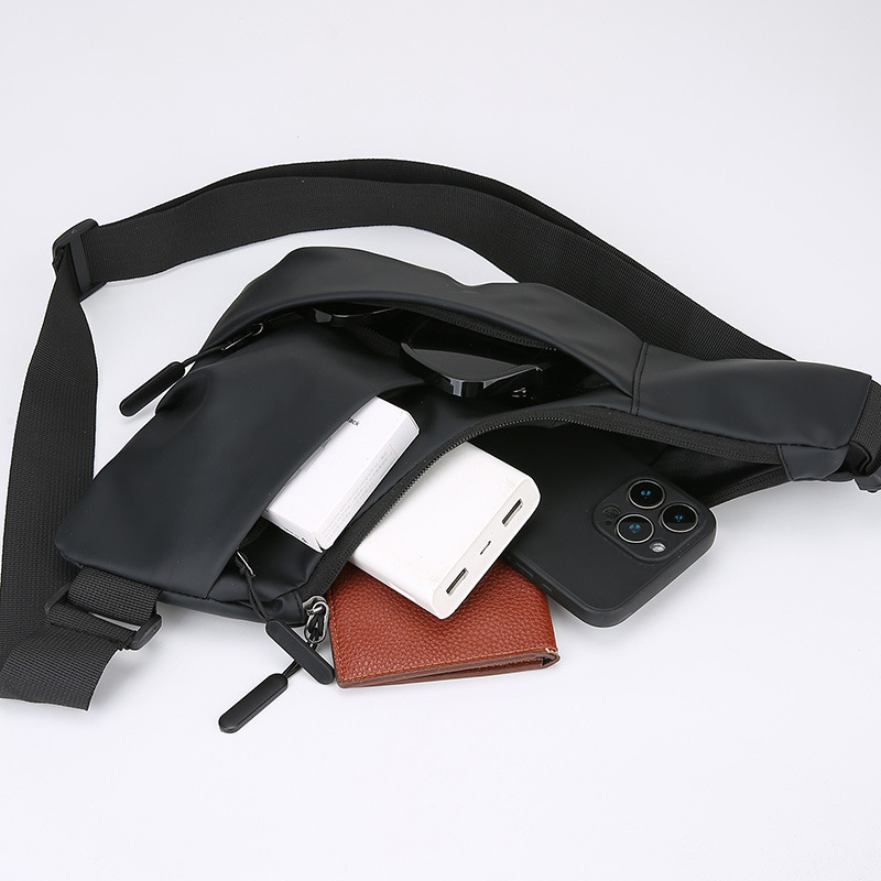 Bolso triangular ajustado ligero para hombre de nuevo estilo, textura de película simple, bolso de mensajero de un solo hombro, bolso de pecho portátil casual fresco de moda