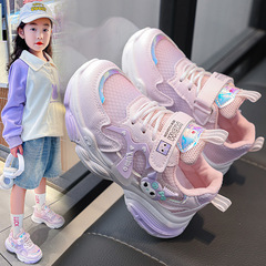 女の子の靴2024秋冬の新しい子供の運動靴の中で子供の回転のボタンの皮の面とベルベットのお父さんの靴